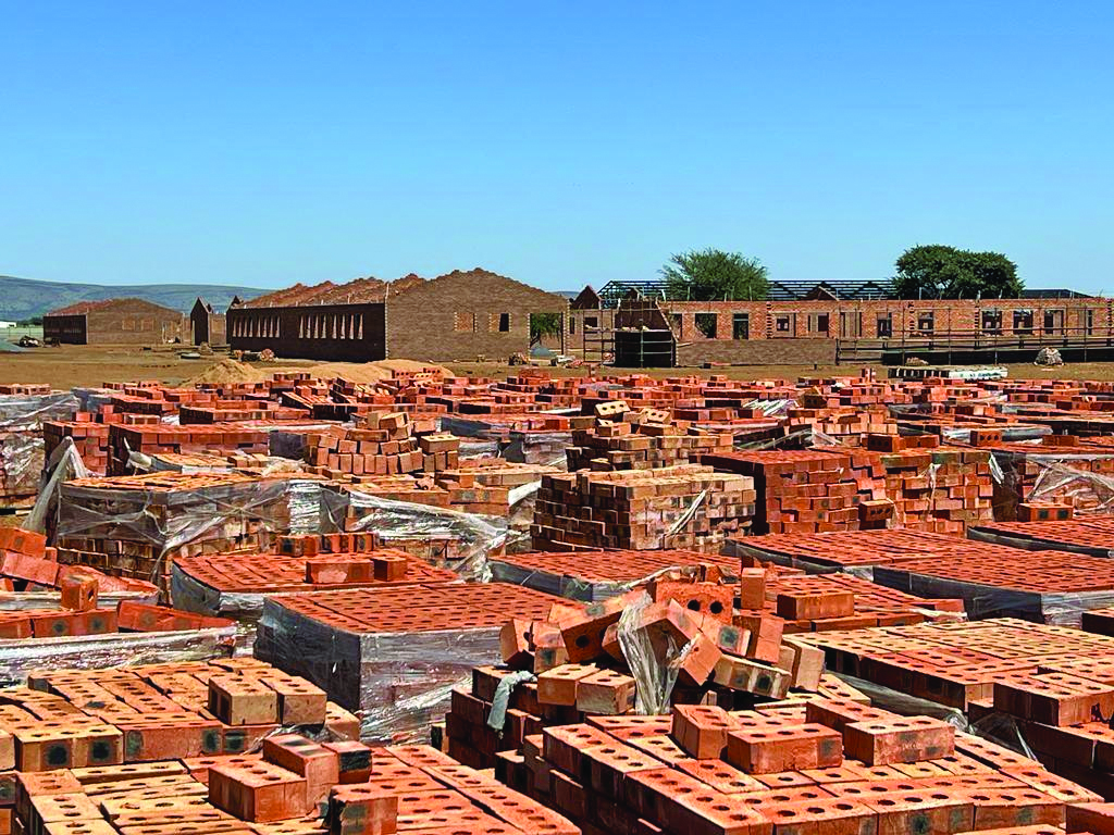 Gemsbok Bou van GaSegonyanaskole op ys weens wanbetaling